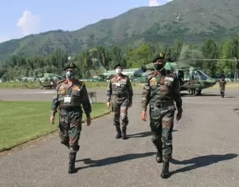 Army Chief reviews security situation in Kashmir